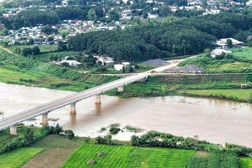 Cận cảnh cầu trăm tỷ ở Quảng Ngãi xây xong từ lâu chờ đường dẫn
