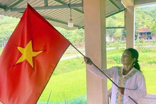 Những nữ đảng viên 'giữ lửa' giữa đại ngàn