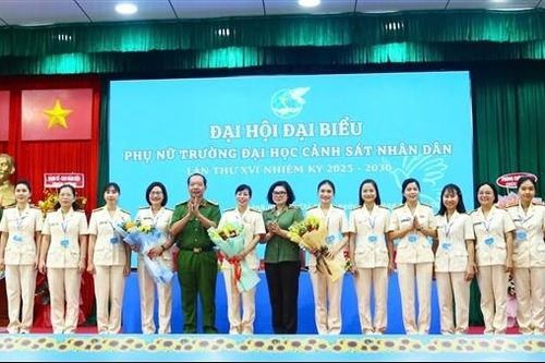 Hơn 2.700 lượt 'bóng hồng' Đại học CSND xuất sắc được khen thưởng