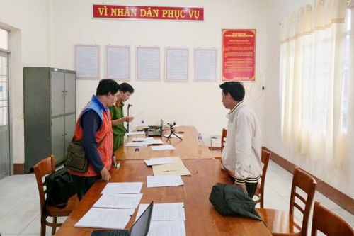 Nhân viên công ty giao hàng thu hộ tiền rồi 'đút túi' 438 triệu đồng