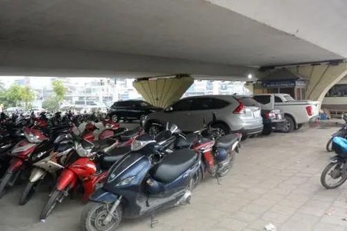 Bộ Xây dựng báo cáo về các điểm trông xe dưới gầm cầu