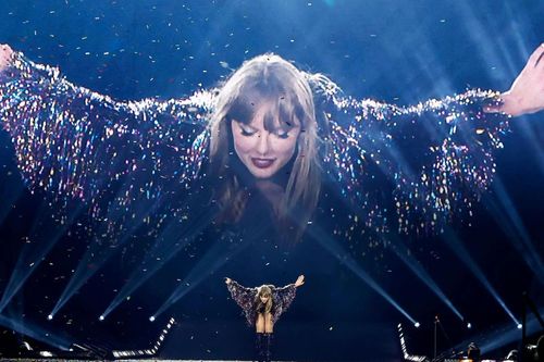 Taylor Swift phát hành hai bộ phim vào tháng 12