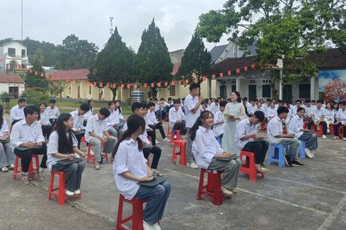 Trường THPT Quang Trung tuyên truyền 3 văn kiện pháp lý biên giới trên đất liền Việt Nam - Trung Quốc