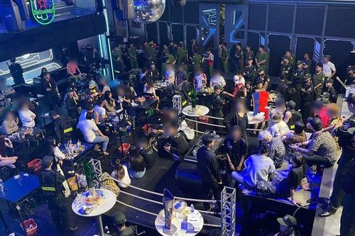 Cảnh sát đột kích quán bar, karaoke ở Cần Thơ, phát hiện 16 'dân chơi' dương tính ma túy