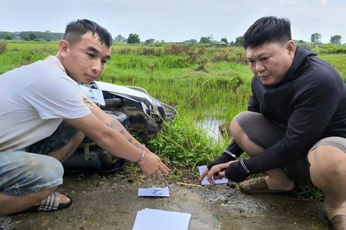 Kiểm tra hành chính, bất ngờ phát hiện lượng lớn ma túy trên chiếc xe mô tô nhiều nghi vấn