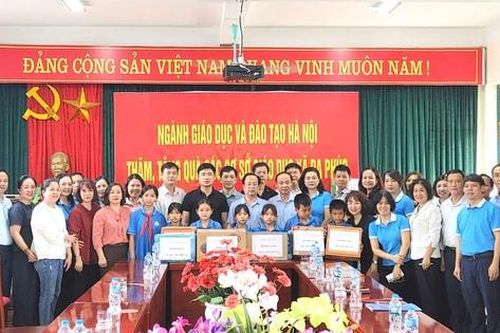 Ngành Giáo dục Hà Nội gửi hơn 500 tấn hàng tới các địa phương bị ảnh hưởng bão lũ