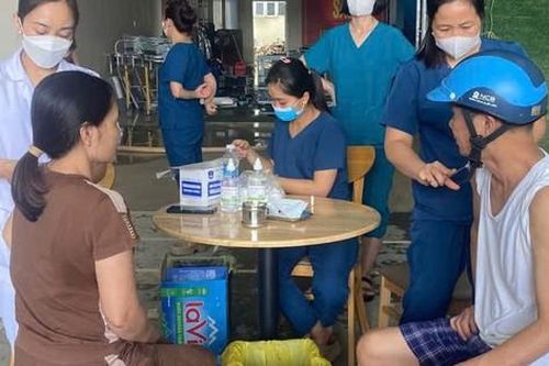 Thái Nguyên khử khuẩn môi trường, tiêm uốn ván miễn phí giúp dân sau lũ