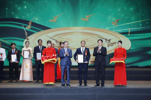 Tôn vinh 63 nông dân xuất sắc, nhiều nông dân thu hàng tỷ đồng mỗi năm