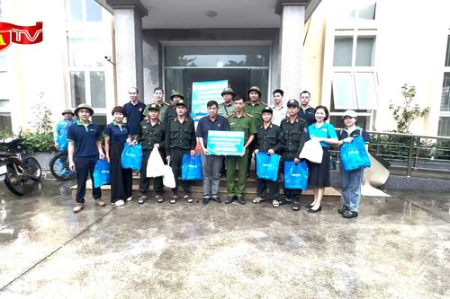 Món quà thiết thực gửi tới đồng bào vùng lũ Đa Phúc