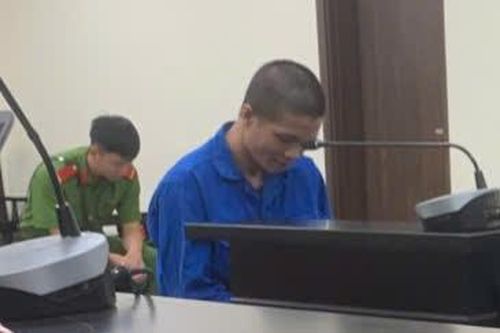 Nữ công nhân 'bắt cá hai tay' khiến bạn trai mắc vòng lao lý