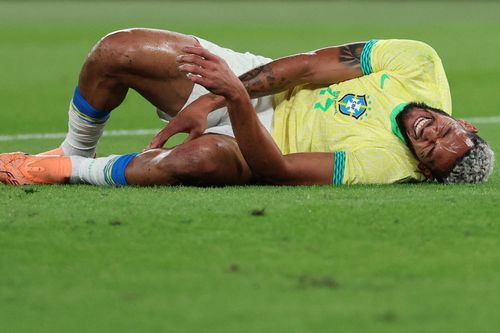 Thảm họa hàng thủ khiến Brazil sụp đổ