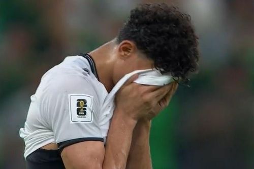 Cầu thủ Iraq bật khóc vì mất vé dự thẳng World Cup cay đắng