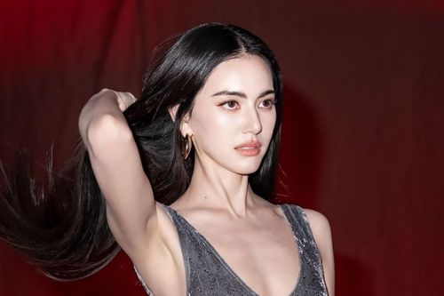 Trang phục gây tranh cãi của 'ma nữ' đẹp nhất Thái Lan