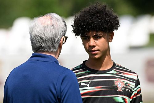 Con trai Ronaldo có thể đá cho 5 đội tuyển