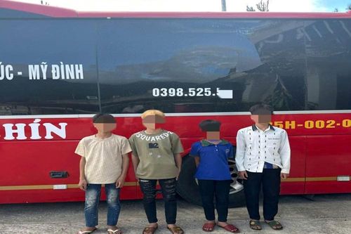 Nhanh chóng xác định 4 đối tượng ném đá vào xe khách trên Quốc lộ 32
