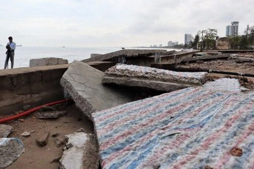 Tuyến kè biển hàng chục tỷ đồng ở Nghệ An bị sóng biển đánh tan