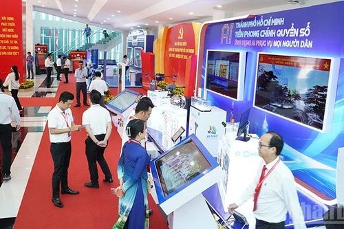 Hơn 650 sản phẩm được trưng bày chào mừng Đại hội Đảng bộ Thành phố Hồ Chí Minh lần I