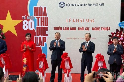 Khai mạc Triển lãm ảnh thời sự-nghệ thuật 'Tổ quốc - 80 mùa thu Độc lập'