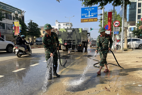 Bộ đội giúp dân rất nhiệt tình, hiệu quả