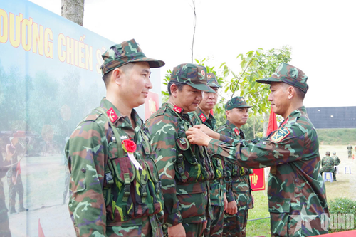 Bộ Tham mưu Quân khu 7 kiểm tra bắn súng cho sĩ quan, quân nhân chuyên nghiệp