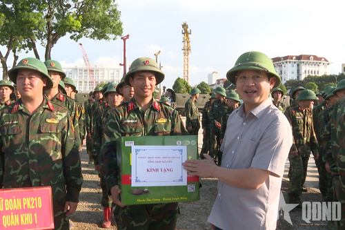 Thái Nguyên chia tay bộ đội về đơn vị