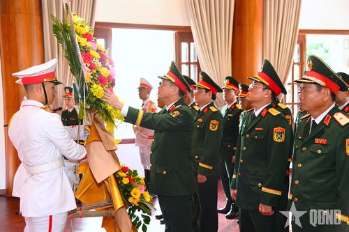 Quân khu 5: Dâng hương tưởng niệm Chủ tịch Hồ Chí Minh, Đại tướng Võ Nguyên Giáp và các anh hùng liệt sĩ