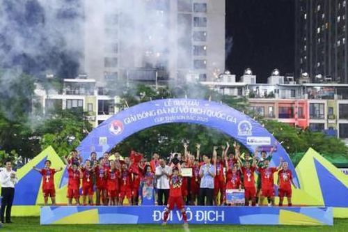 CLB nữ TPHCM lập phá kỷ lục vô địch