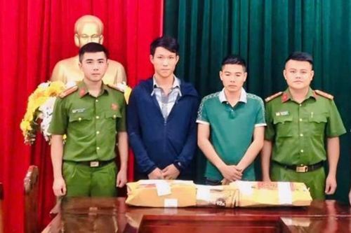 Khởi tố trai làng tàng trữ vũ khí