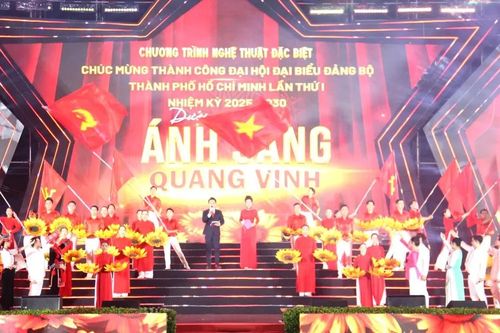 Chương trình nghệ thuật 'Dưới ánh sáng quang vinh': Bản hùng ca tự hào TPHCM trong kỷ nguyên mới