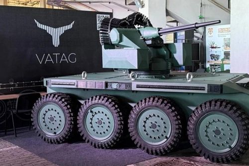 Ukraine ra mắt xe robot mặt đất chiến đấu hạng nặng điều khiển bằng AI