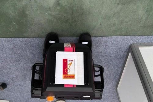 Đại học Bách khoa Hà Nội chính thức lên tiếng vụ robot dán logo trường