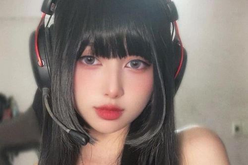 Nữ trọng tài tái xuất cực cháy, nhan sắc 'đốt mắt' cộng đồng mạng