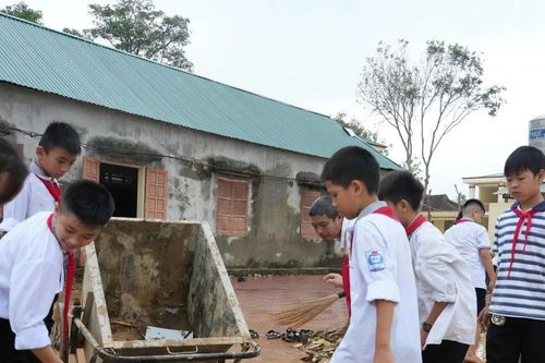 Ổn định dạy học nơi tâm bão đi qua