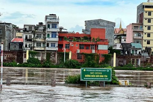 Lũ thượng nguồn đổ về gây ngập lụt, sạt lở tại Quảng Ninh