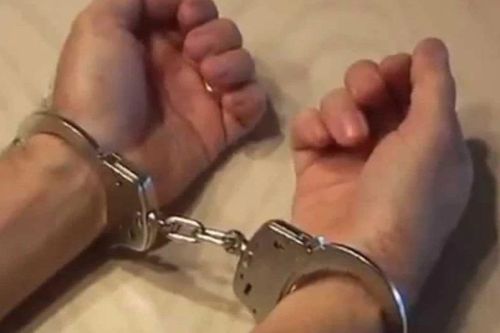Nam công nhân đâm tình địch vì thấy đang ôm, hôn bạn gái của mình
