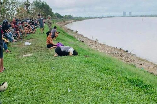 Tìm thấy thi thể nạn nhân cuối cùng vụ người bố ôm 2 con nhảy cầu Bến Thủy