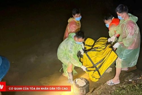 Thi thể nam thanh niên chưa rõ danh tính nổi trên sông