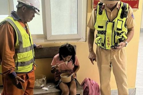 Bé gái đi thăm bà ốm, bị lạc nhiều giờ trên cao tốc