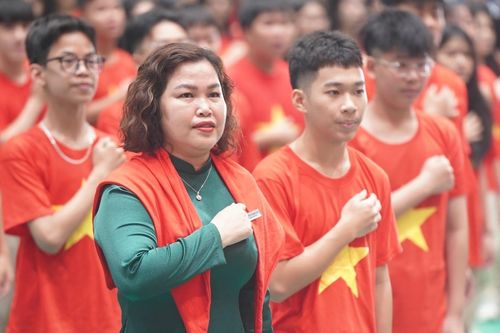 Hiệu trưởng bỏ tiền túi 'treo thưởng' chuyến đi nước ngoài cho học sinh giỏi