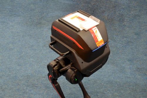 Đại học Bách khoa Hà Nội phê bình các cá nhân dán logo trường lên robot nước ngoài