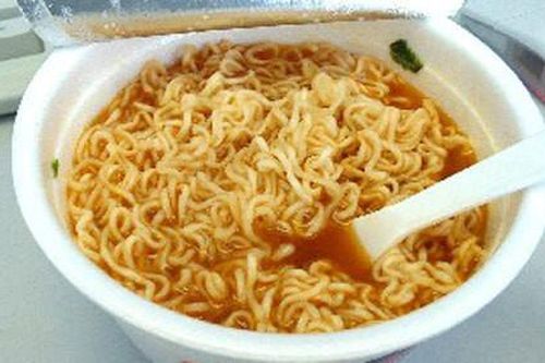 Nữ sinh lớp 12 vào viện vì ăn quá nhiều, có lần ăn 4 bát mì tôm cùng lúc