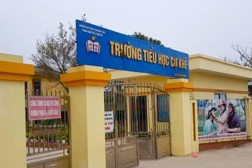 Phụ huynh lo lắng con ăn thực phẩm ôi thiu ở trường, hiệu trưởng nói gì?