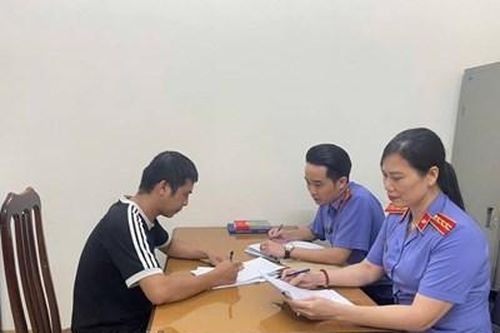 VKSND khu vực 1, tỉnh Ninh Bình tiếp nhận đối tượng ra đầu thú