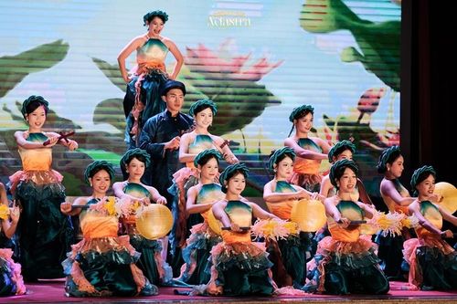 Double2T cùng dàn khách mời 'chất' bùng nổ tại sân khấu Spotlight 2025