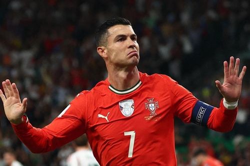 Ronaldo đi vào lịch sử; Đội tuyển châu Âu đầu tiên có vé World Cup; HLV Kim Sang-sik tiếc vì tuyển Việt Nam không thắng đậm