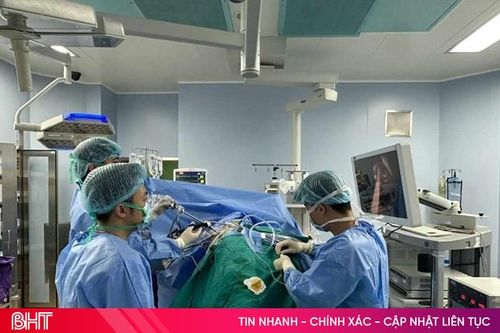 Bác sĩ sửa thận bên ngoài cơ thể, ghép lại thành công cho bệnh nhân