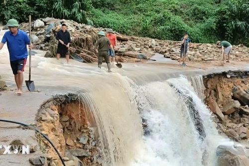 Mưa lớn kéo dài gây sạt lở đất, lũ lụt tại Quảng Ninh