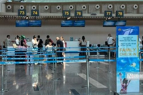 Hành khách đi theo gia đình, trẻ em dưới 12 tuổi có lối ưu tiên riêng tại Tân Sơn Nhất