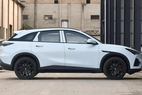 SUV hạng C động cơ PHEV, công suất 268 mã lực, giá gần 460 triệu đồng