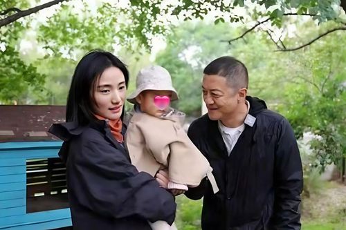 Nam diễn viên tuyên bố ly hôn lần 2 sau khi vỡ nợ, giao cho vợ nuôi con